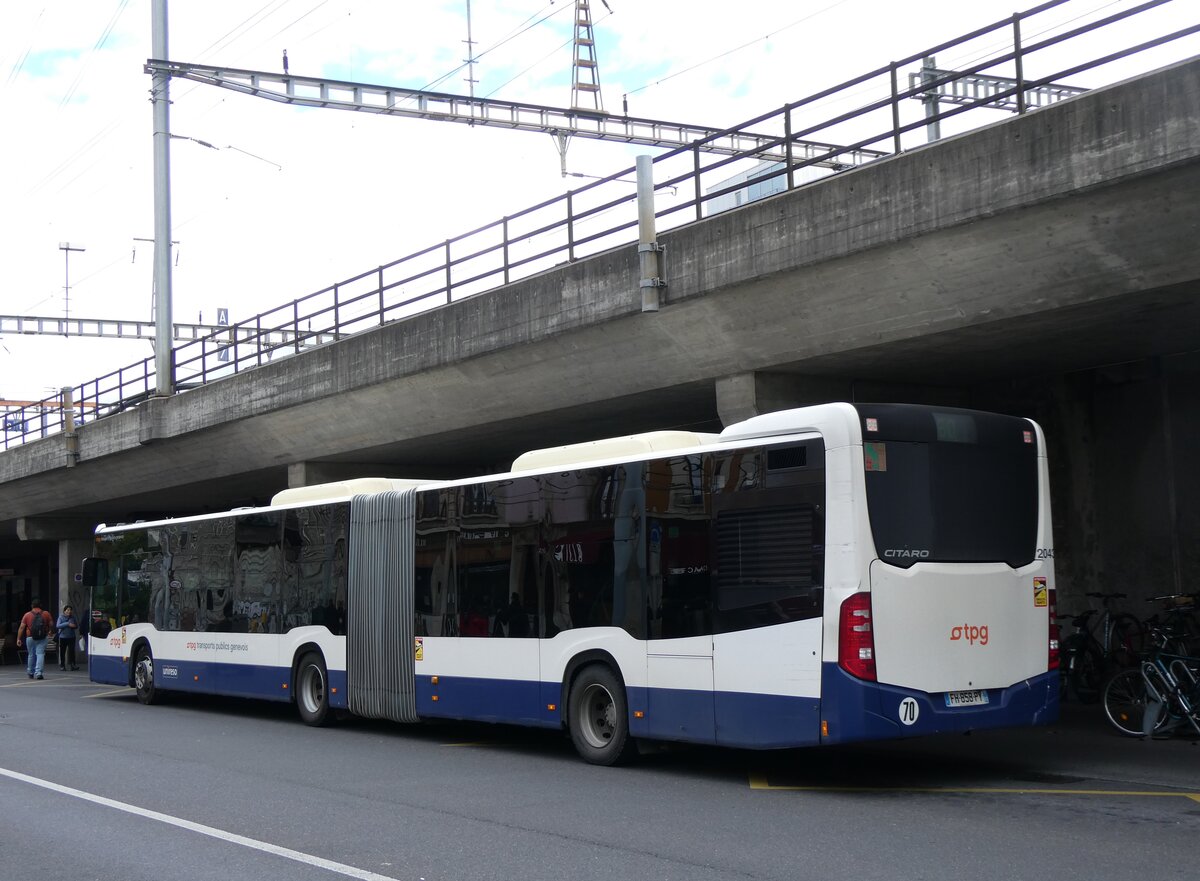 (267'919) - Aus Frankreich: RDTA Bourg-en-Bresse - Nr. 2043/FH 858 PY - Mercedes am 10. Oktober 2024 beim Bahnhof Gen�ve
