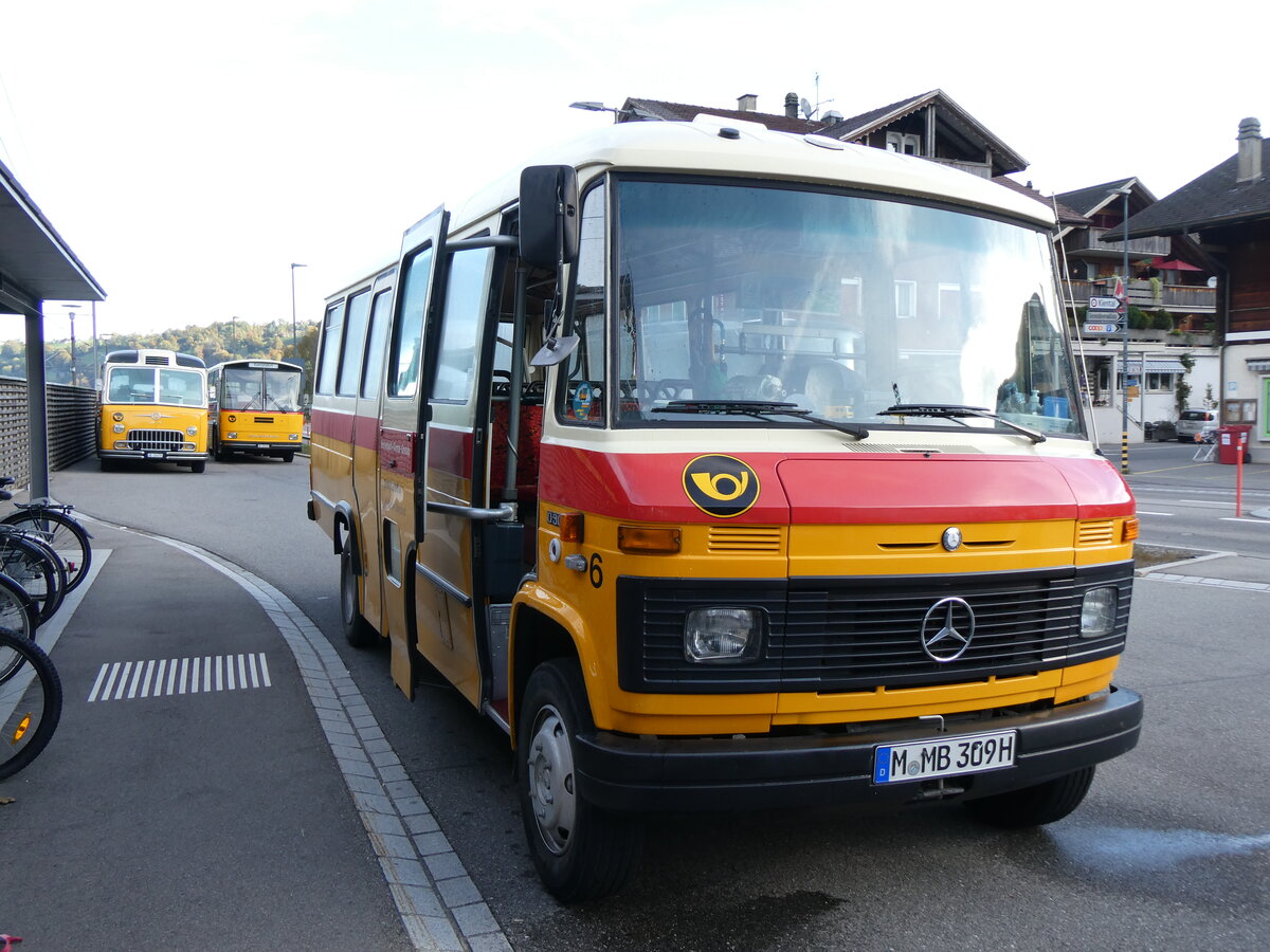 (268'000) - Aus Deutschland: Hahn, M�nchen - Nr. 6/M-MB 309H - Mercedes (ex M�ller, CH-Ennetmoos Nr. 6; ex Portenier, CH-Adelboden Nr. 6/PID 492; ex Geiger, CH-Adelboden Nr. 6) am 12. Oktober 2024 beim Bahnhof Reichenbach