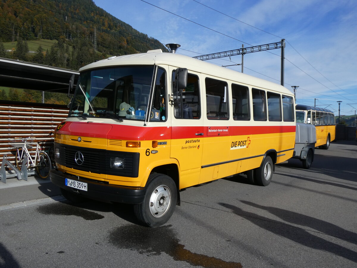 (268'012) - Aus Deutschland: Hahn, M�nchen - Nr. 6/M-MB 309H - Mercedes (ex M�ller, CH-Ennetmoos; ex Portenier, CH-Adelboden Nr. 6/PID 492; ex Geiger, CH-Adelboden Nr. 6) am 12. Oktober 2024 beim Bahnhof Reichenbach