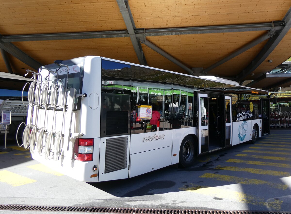 (268'335) - Funi-Car, Biel - Nr. 24/BE 708'024 - MAN am 21. Oktober 2024 beim Bahnhof T�sch