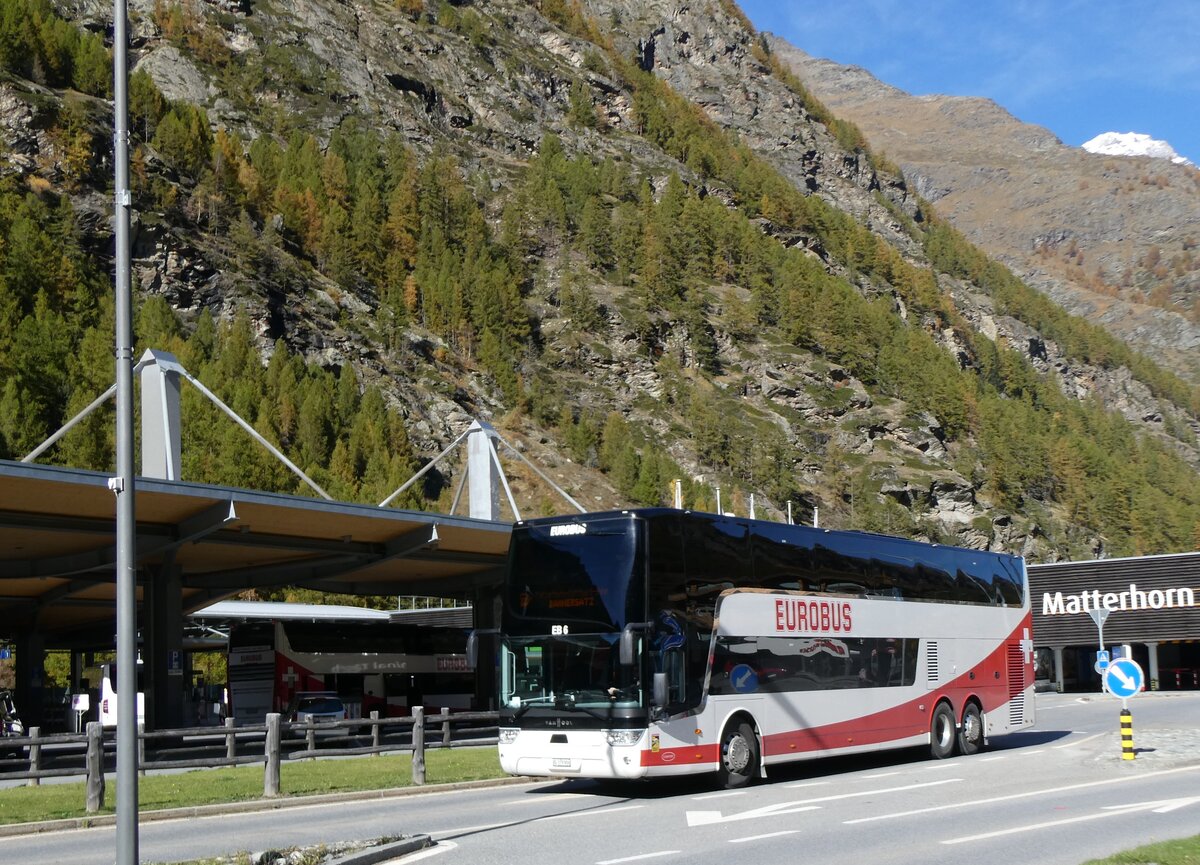 (268'347) - Eurobus, BErn - Nr. 6/BE 379'906 - Van Hool am 21. Oktober 2024 beim Bahnhof T�sch
