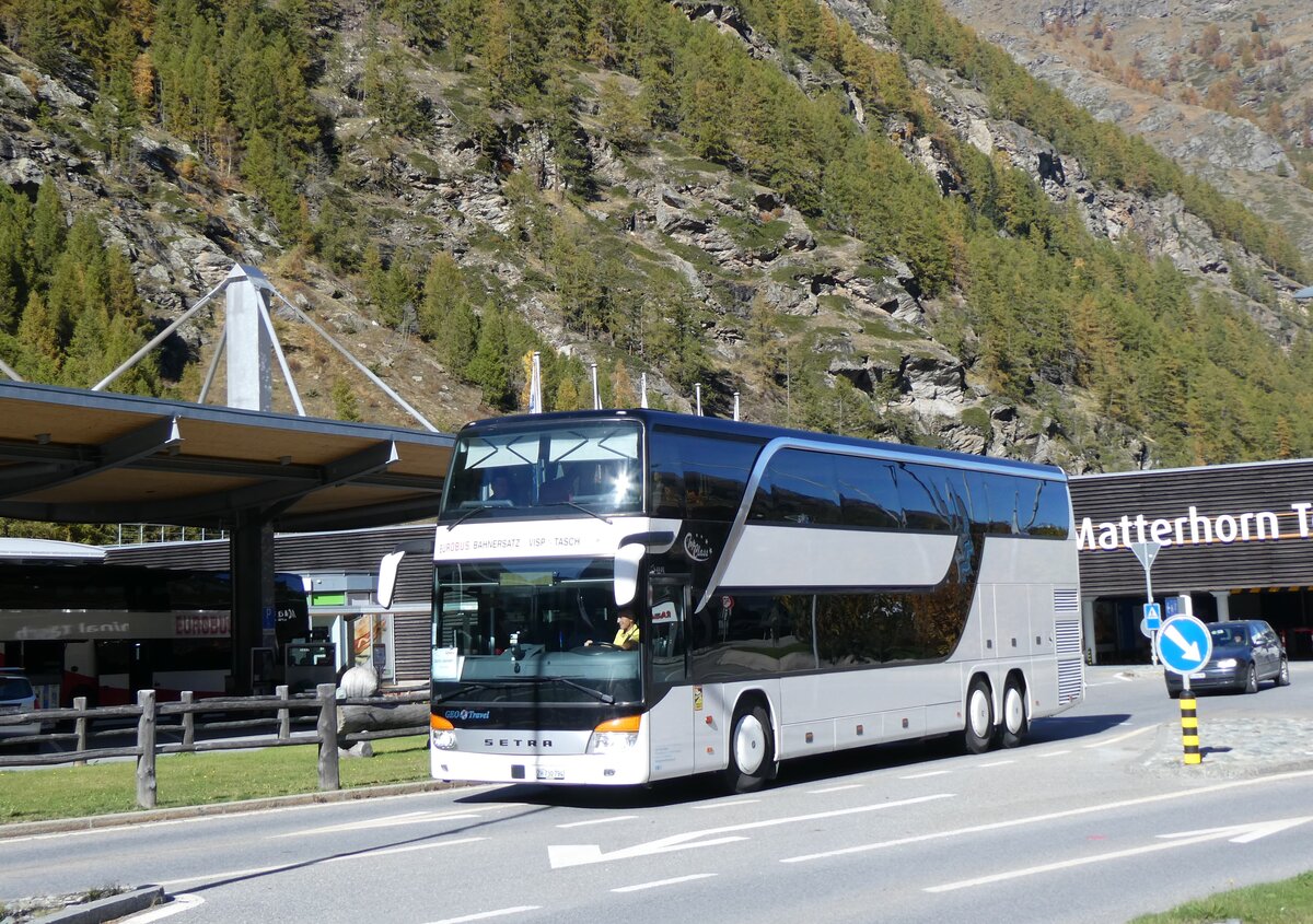 (268'348) - GEO Travel, Effretikon - ZH 730'794 - Setra am 21. Oktober 2024 beim Bahnhof T�sch