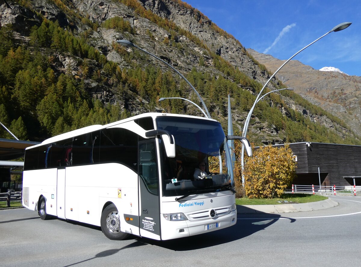 (268'352) - Aus Italien: Pedicini, Foglianise - Nr. 24/GN-037 KR - Mercedes am 21. Oktober 2024 beim Bahnhof T�sch