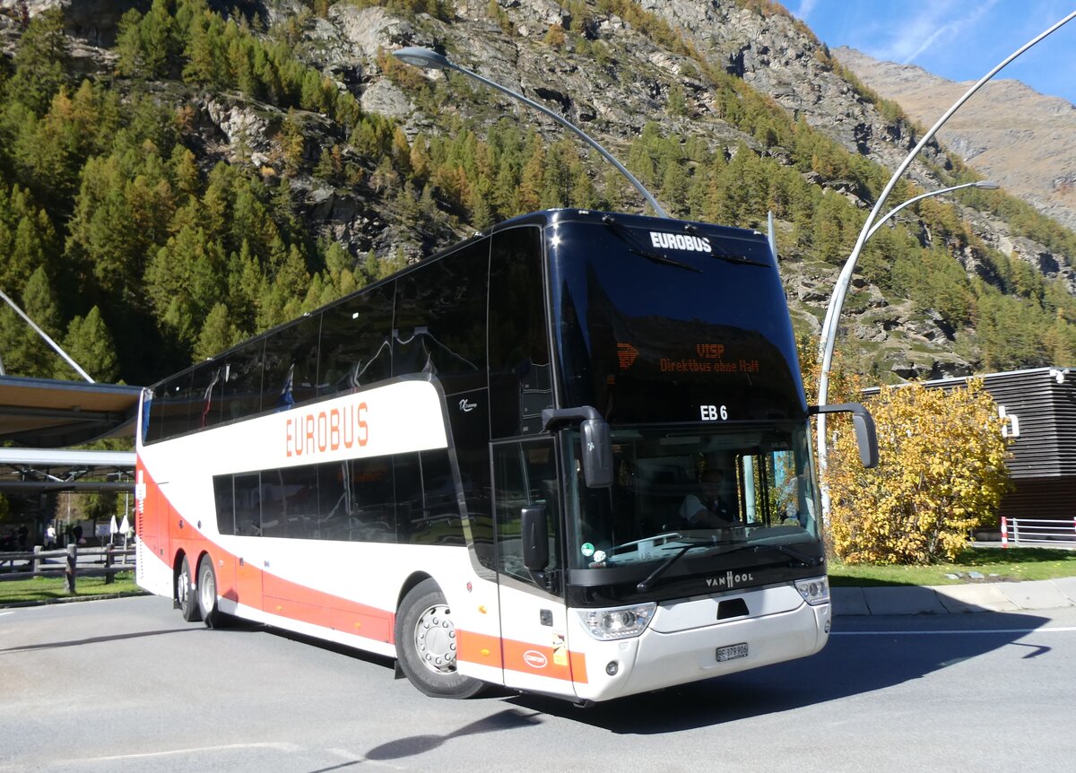 (268'359) - Eurobus, Bern - Nr. 6/BE 379'906 - Van Hool am 21. Oktober 2024 beim Bahnhof T�sch