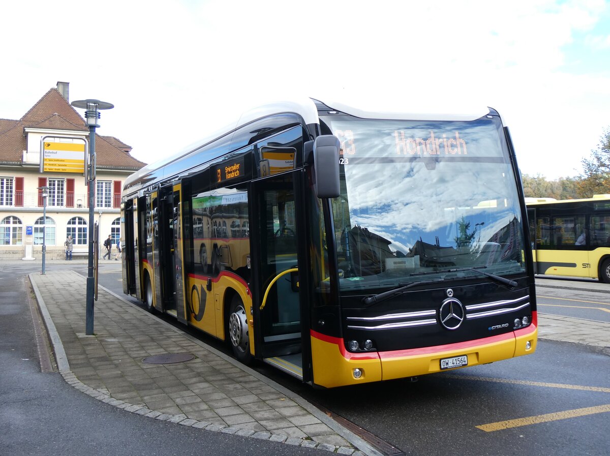 (268'386) - PostAuto Zentralschweiz (H�fliger) - OW 41'564/PID 12'023 - eMercedes am 22. Oktober 2024 beim Bahnhof Spiez