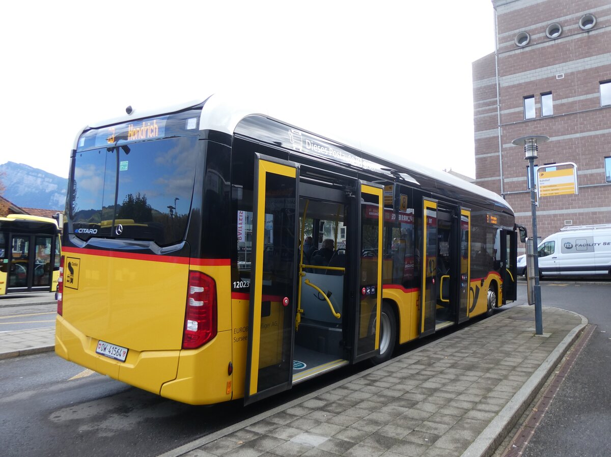 (268'387) - PostAuto Zentralschweiz (H�fliger) - OW 41'564/PID 12'023 - eMercedes am 22. Oktober 2024 beim Bahnhof Spiez