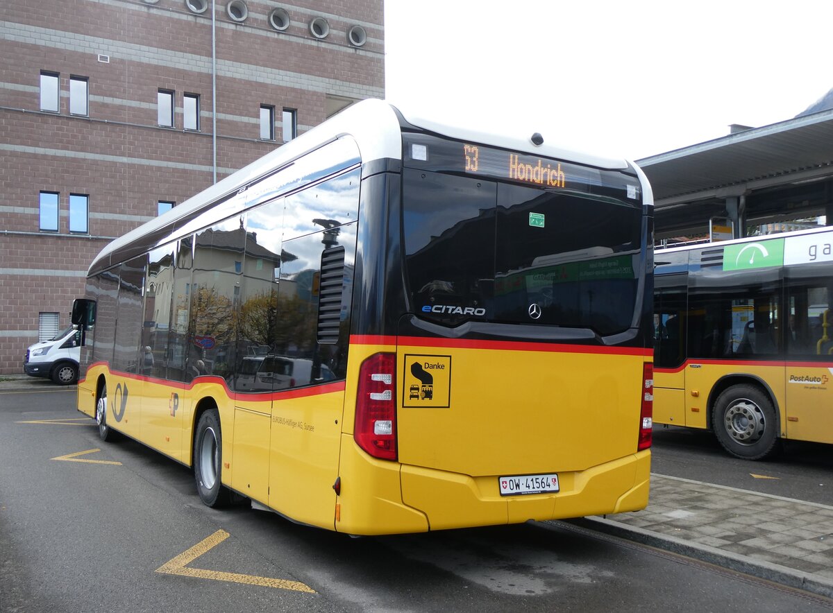(268'388) - PostAuto Zentralschweiz (H�fliger) - OW 41'564/PID 12'023 - eMercedes am 22. Oktober 2024 beim Bahnhof Spiez