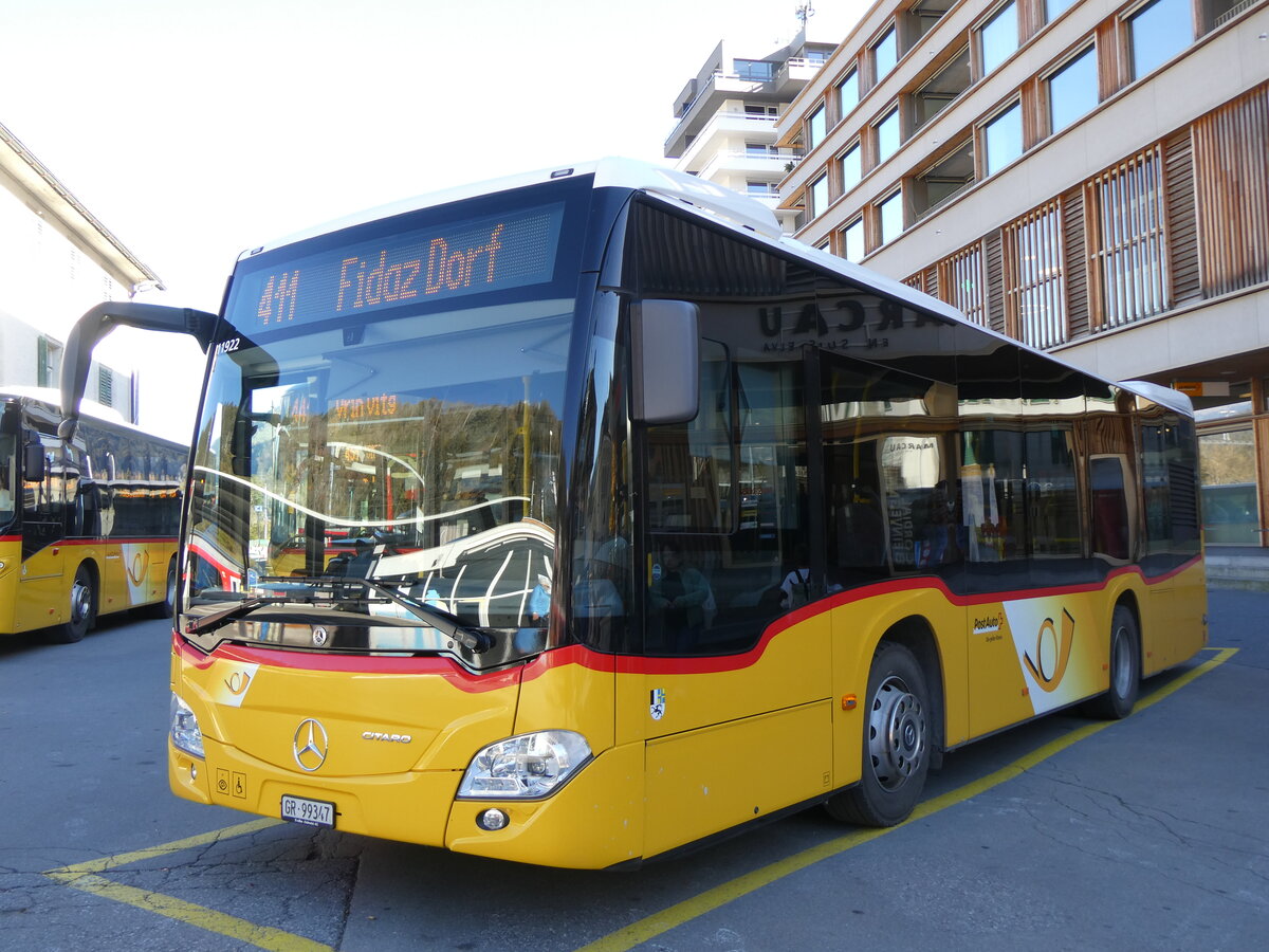 (268'839) - PostAuto Graub�nden - GR 99'347/PID 11'922 - Mercedes am 29. Oktober 2024 beim Bahnhof Ilanz