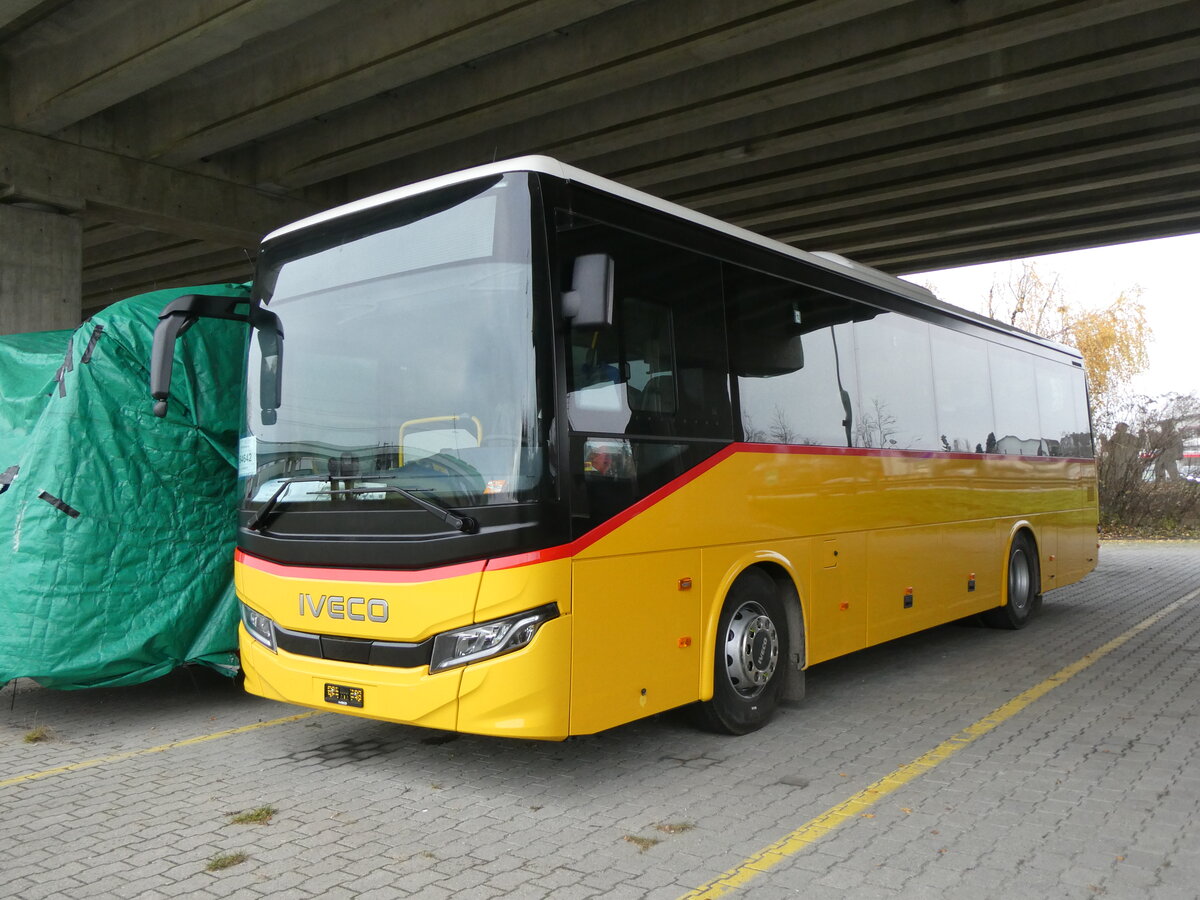 (269'536) - Ev�quoz, Erde - PID 12'235 - Iveco am 30. November 2024 in Kerzers, Murtenstrasse