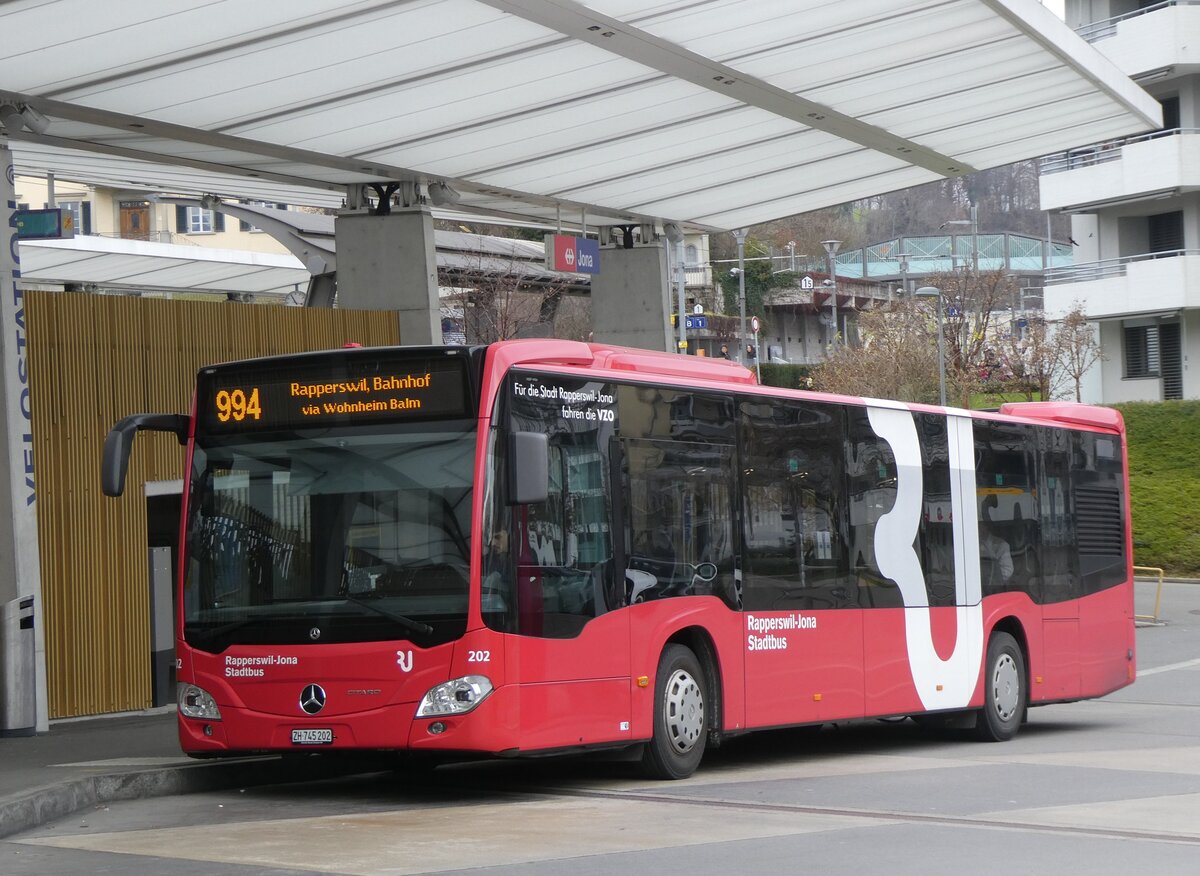 (269'818) - VZO Gr�ningen - Nr. 202/ZH 745'202 - Mercedes am 12. Dezember 2024 beim Bahnhof Jona