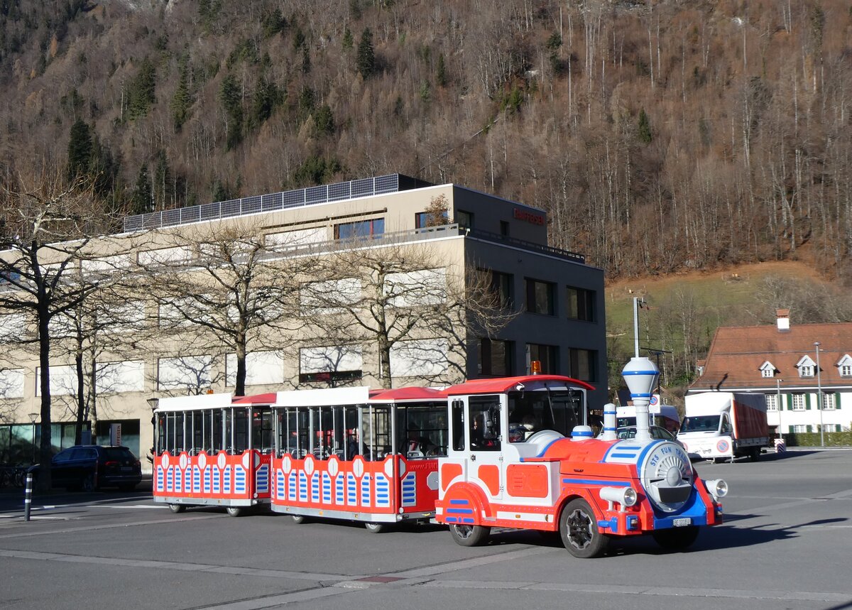(269'908) - B�delibahn, Interlaken - BE 1018 U - am 16. Dezember 2024 beim Bahnhof Interlaken Ost