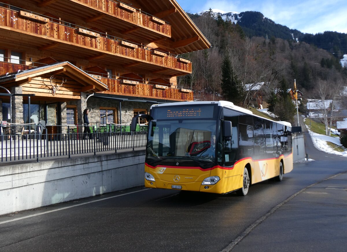 (269'949) - Fl�ck, Brienz - Nr. 1/BE 482'299/PID 11'682 - Mercedes (ex PostAuto Bern BE 403'166; ex PostAuto Bern BE 653'384) am 17. Dezember 2024 in Reuti-Hasliberg, Dorf
