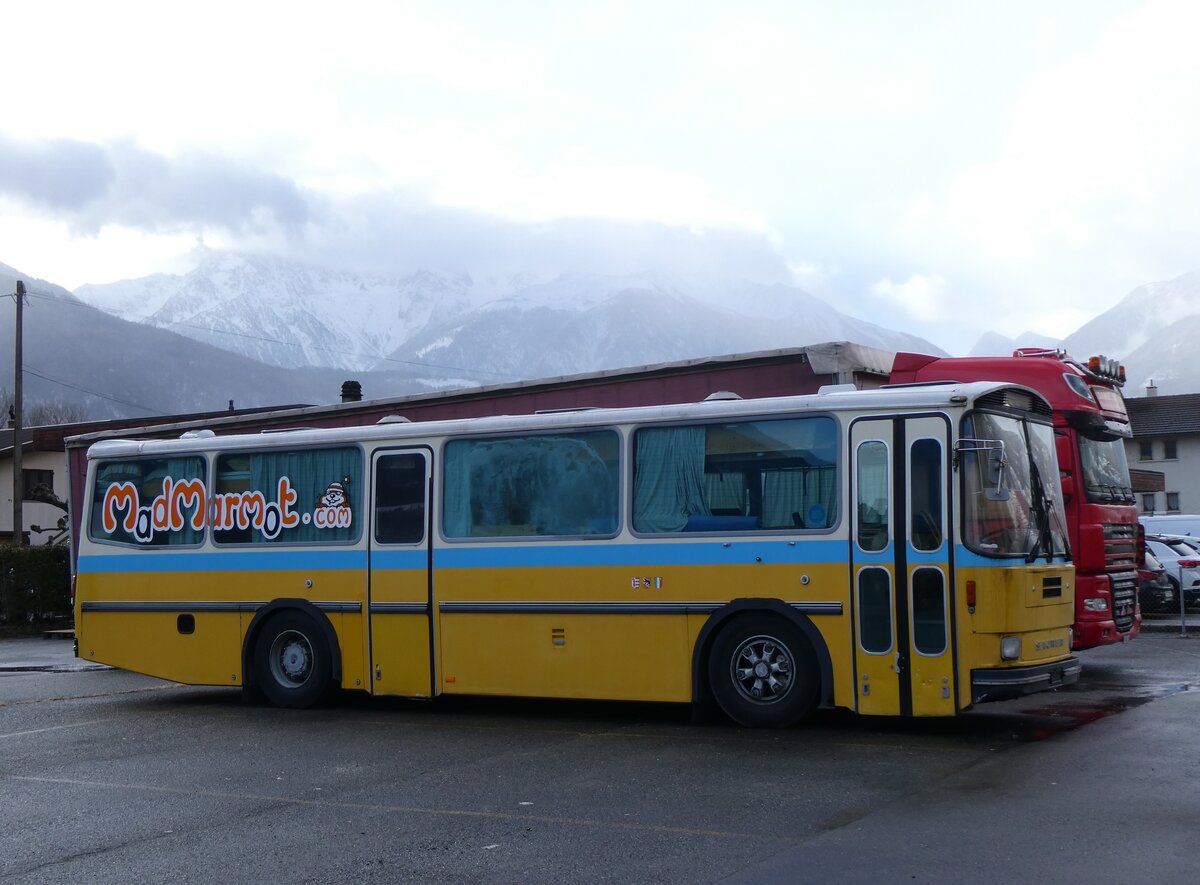 (270'025) - MadMarmot, Nyon - Saurer/T�scher (ex Auto-Transports, La C�te-aux-F�es; ex P 24'238) am 20. Dezember 2024 in Fully, Stade de Charnot