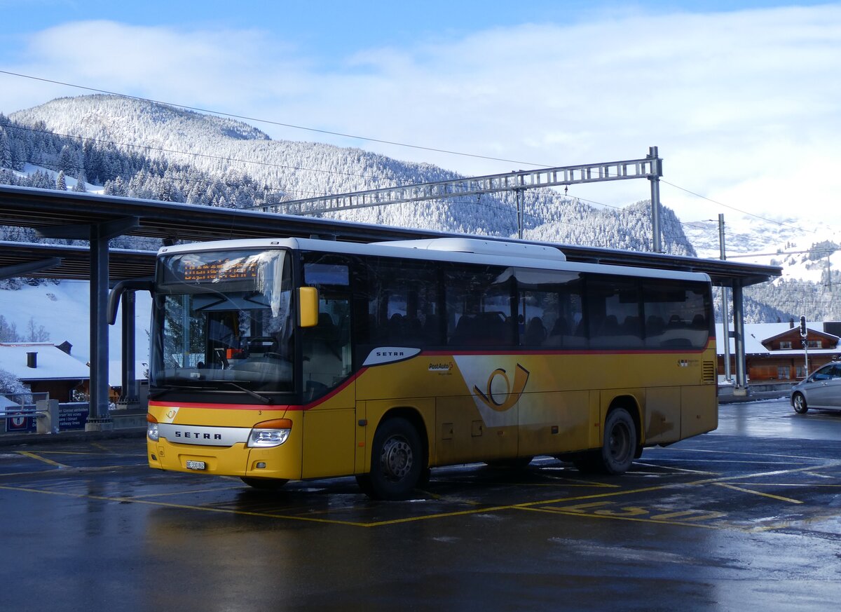 (270'057) - K�bli, Gstaad - Nr. 3/BE 330'862/PID 4535 - Setra am 21. Dezember 2024 beim Bahnhof Gstaad