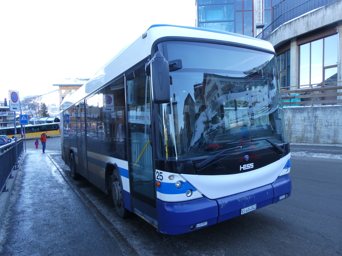 (270'500) - Lathion, Sion - Nr. 25/VS 404'042 - Scania/Hess (ex AHW Horgen; ex ZVB Zug Nr. 140) am 1. Januar 2025 in Haute-Nendaz, T�l�cabine