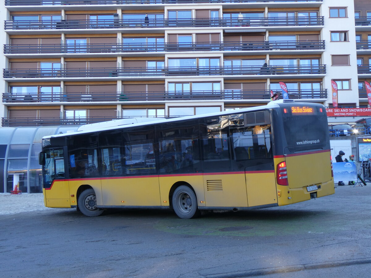 (270'512) - Lathion, Sion - Nr. 5/VS 24'726/PID 4919 - Mercedes (ex PostAuto Bern) am 1. Januar 2025 in Haute-Nendaz, T�l�cabine