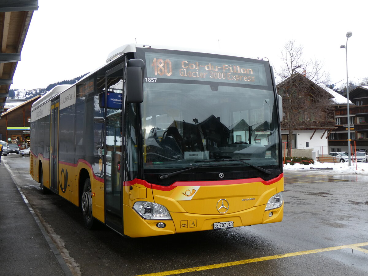 (270'697) - PostAuto Bern - BE 707'943/PID 11'857 - Mercedes (ex PostAuto Bern BE 538'988; ex PostAuto Bern - BE 707'943/PID 11'857 - Mercedes (ex K�bli, Gstaad; ex PostAuto Bern BE 538'988; ex PostAuto Bern BE 653'386) am 6. Januar 2025 beim Bahnhof Gstaad