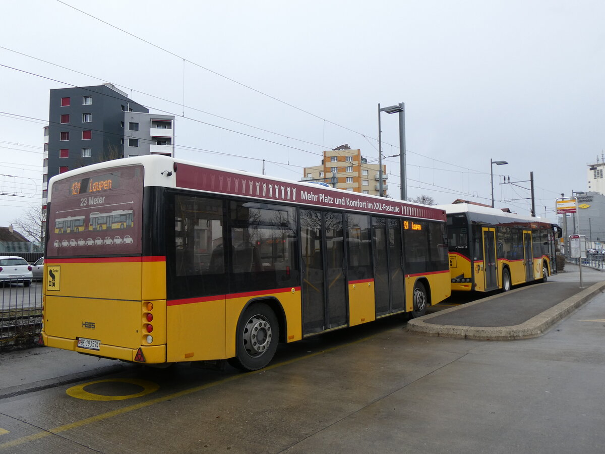 (270'792) - PostAuto Bern - BE 193'594/PID 5501 - Lanz+Marti/Hess Personenanh�nger (ex Klopfstein, Laupen) am 9. Januaar 2025 beim Bahnhof D�dingen