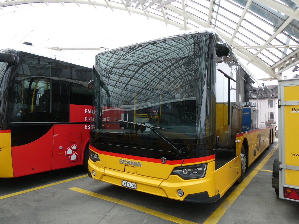 (271'930) - PostAuto Graub�nden - GR 177'050/PID 12'108 - Scania am 14. Februar 2025 in Chur, Postautostation