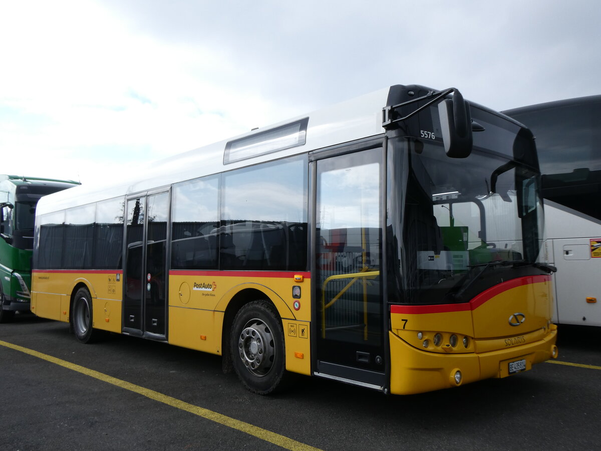 (272'552) - PostAuto Bern - Nr. 7/BE 435'814/PID 5576 - Solaris (ex Lengacher, Wichtrach Nr. 4) am 1. M�rz 2025 in Kerzers, Interbus