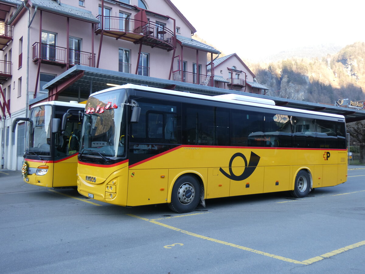 (272'608) - Fl�ck, Brienz - Nr. 25/BE 868'725/PID 11'594 - Iveco am 2. M�rz 2025 in Meiringen, Postautostation