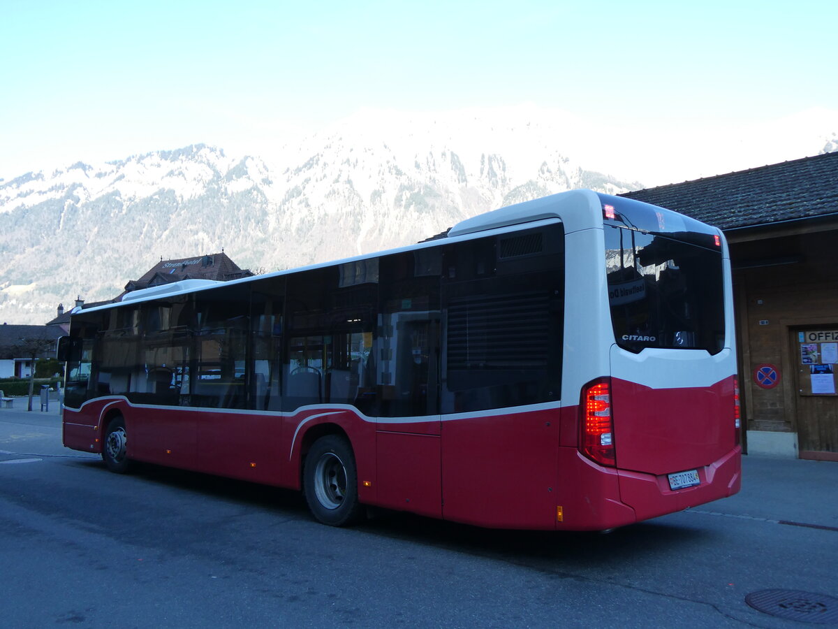(272'658) - PostAuto Bern - BE 707'884/PID 12'414 - Mercedes (ex Wiener Linien, A-Wien Nr. 8154) am 7. M�rz 2025 in Iseltwald, Dorfplatz