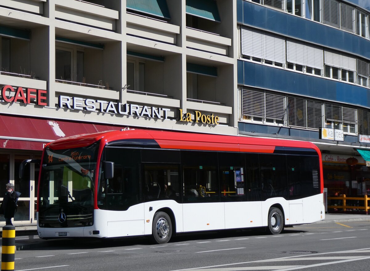 (272'761) - PostAuto Wallis - VS 574'956/PID 12'148 - eMercedes am 11. M�rz 2025 beim Bahnhof Sion