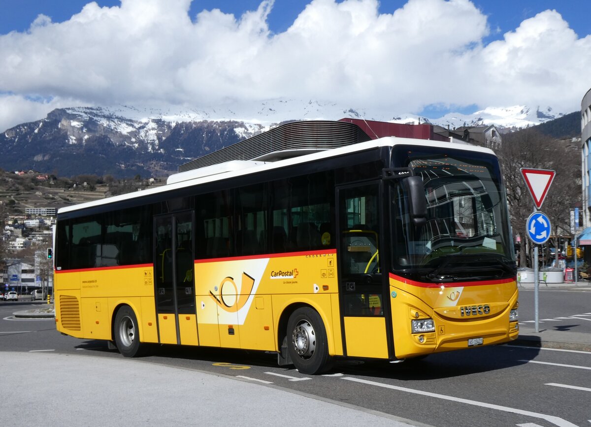 (272'765) - Ev�quoz, Erde - VS 13'423/PID 10'231 - Iveco am 11. M�rz 2025 beim Bahnhof Sion