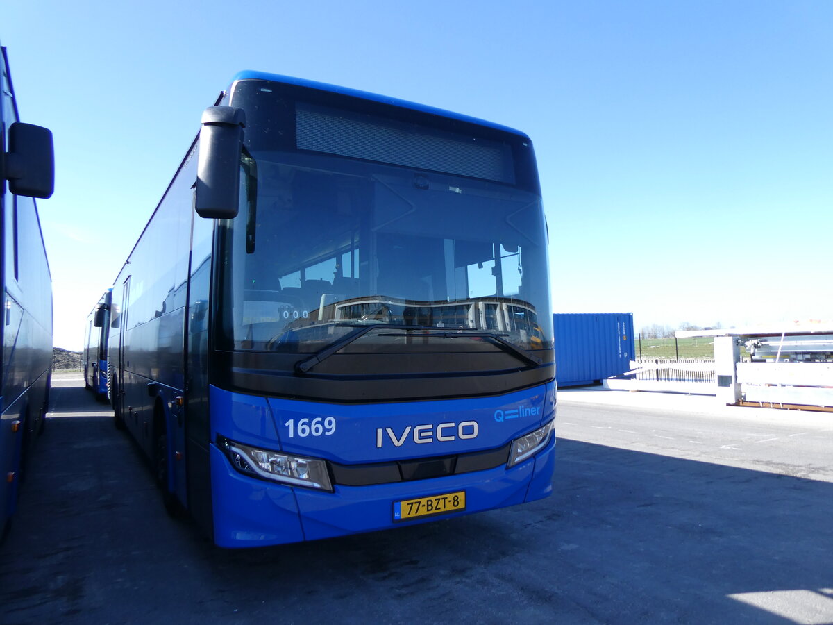 (273'640) - Qbuzz, Groningen - Nr. 1669/77-BZT-8 - Iveco am 5. April 2025 in Dokkum, Garage