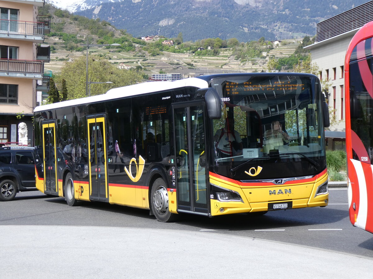 (273'950) - PostAuto Wallis - Nr. 82/VS 548'722 - MAN am 14. April 2025 beim Bahnhof Sion