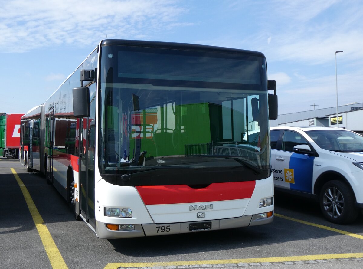 (274'310) - VBZ Z�rich - Nr. 795 - MAN (ex St. Gallerbus, St. Gallen Nr. 286) am 27. April 2025 in Kerzers, Interbus