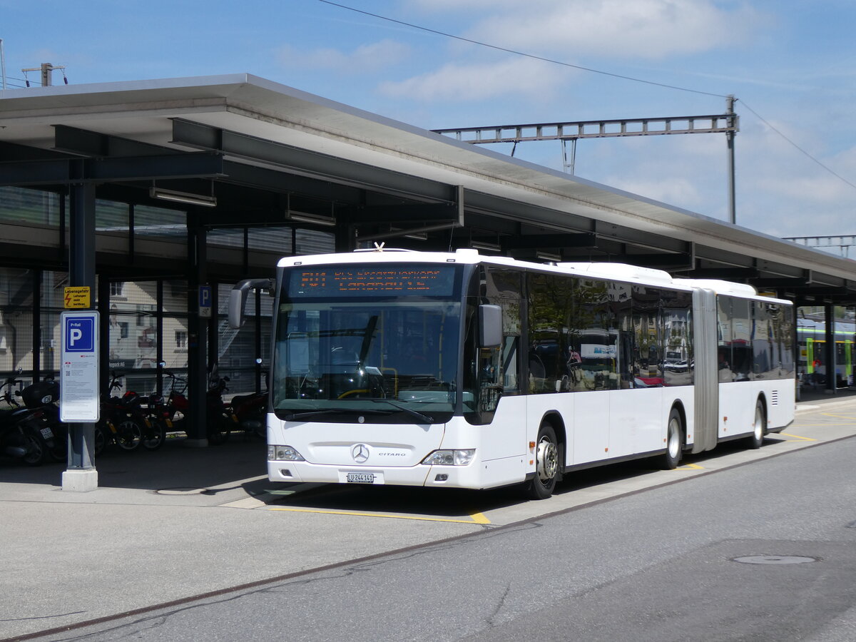 (274'350) - H�fliger, Sursee - Nr. 9/LU 244'141/PID 5395 - Mercedes am 28. April 2025 beim Bahnhof Sch�pfheim