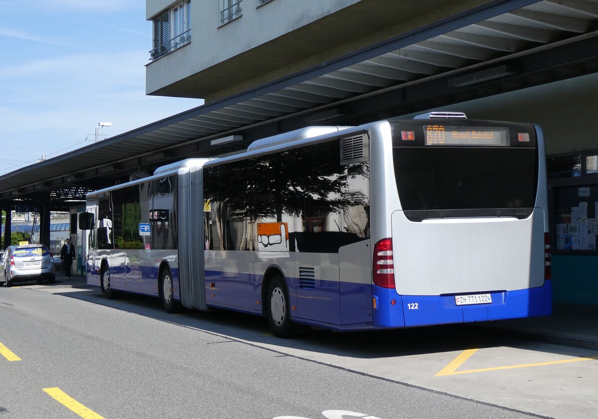 (275'555) - VZO Gr�ningen - Nr. 122/ZH 771'122 - Mercedes am 15. Mai 2025 beim Bahnhof R�ti