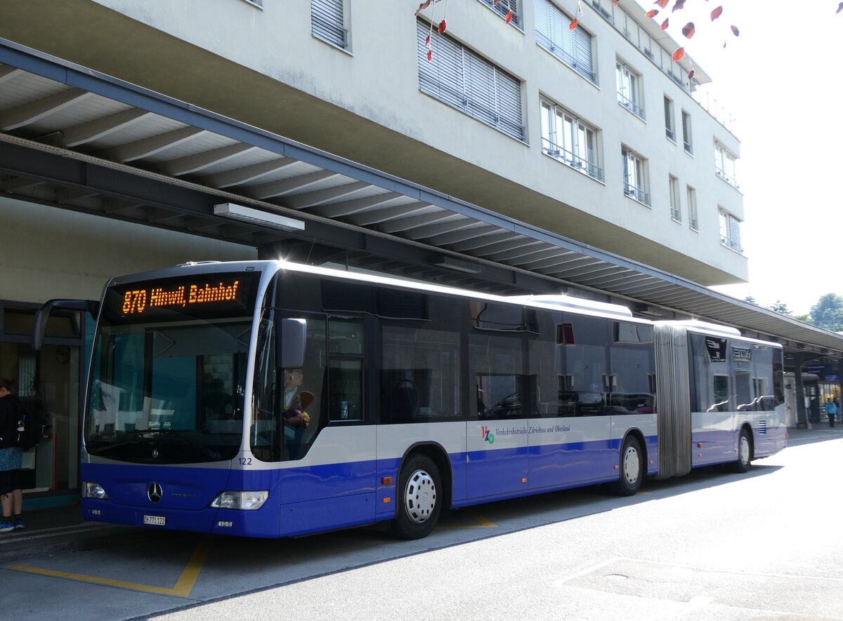 (275'556) - VZO Gr�ningen - Nr. 122/ZH 771'122 - Mercedes am 15. Mai 2025 beim Bahnhof R�ti