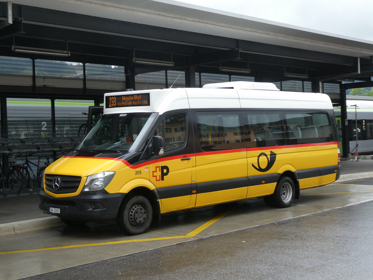 (275'845) - PostAuto Zentralschweiz - Nr. 205/OW 10'005/PID 10'531 - Mercedes (ex Nr. 15; ex Dillier, Sarnen Nr. 15) am 26. Mai 2025 beim Bahnhof Sch�pfheim