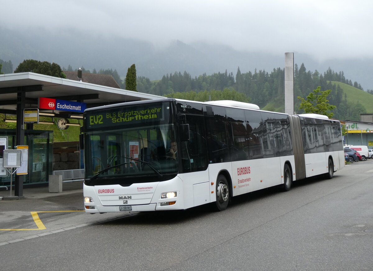 (275'851) - H�fliger, Sursee - Nr. 7/LU 188'981 - MAN (ex St. Gallerbus, St. Gallen Nr. 298) am 26. Mai 2025 beim Bahnhof Escholzmatt