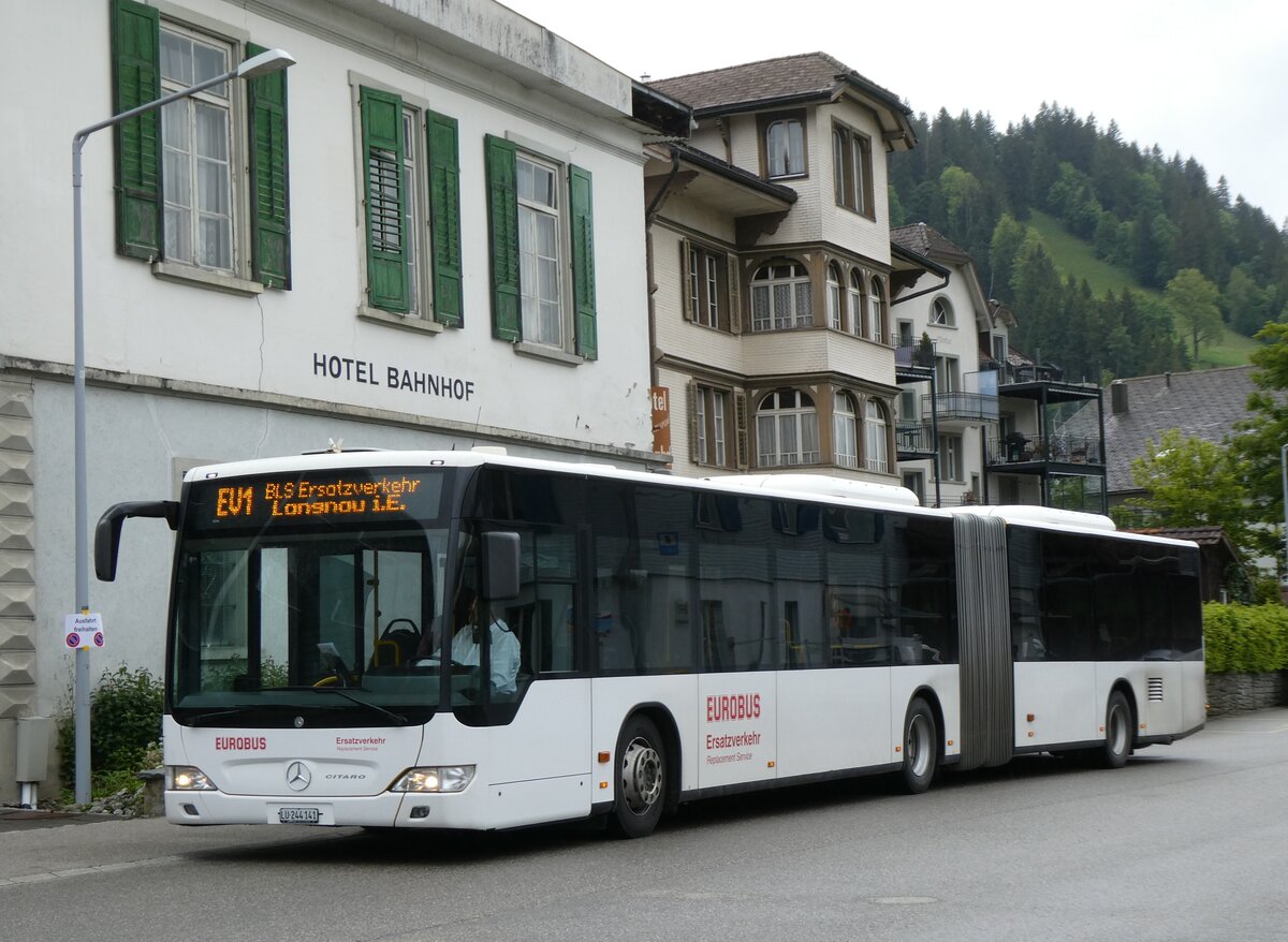 (275'852) - H�fliger, Sursee - Nr. 9/LU 244'141/PID 5395 - Mercedes am 26. Mai 2025 beim Bahnhof Escholzmatt