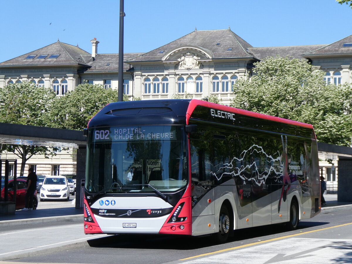 (275'999) - TRAVYS Yverdon - Nr. 162/VD 489'144 - eVolvo am 30. Mai 2025 beim Bahnhof Yverdon