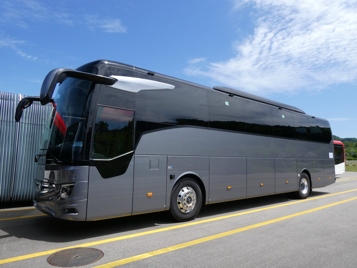 (276'133) - Ivan Travel, Wallisellen - (406'297) - Mercedes am 31. Mai 2025 in Winterthur, Daimler Buses