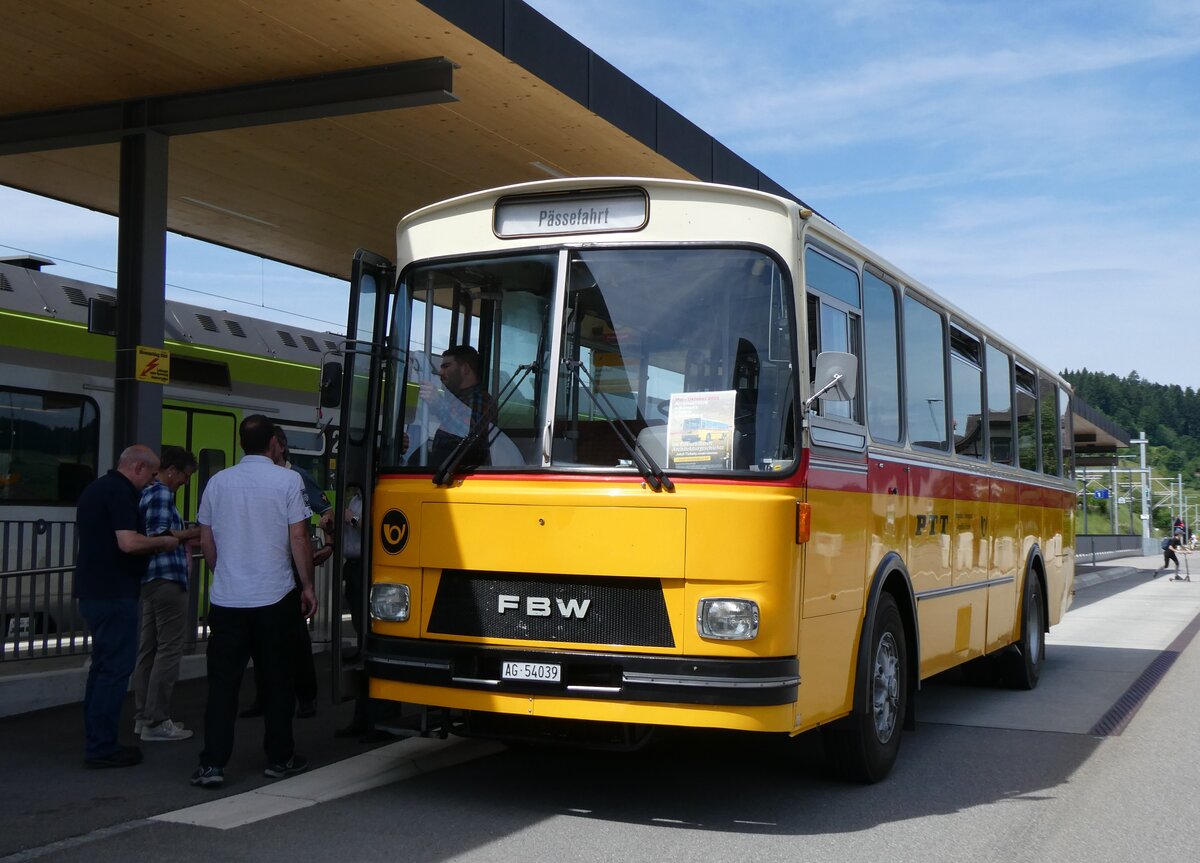 (276'182) - Birchler, Remetschwil - AG 54'039 - FBW/T�scher (ex Gerber, Winkel; ex Eggenberger, M�riken; ex Tanner, Bubendorf; ex P 24'803) am 1. Juni 2025 beim Bahnhof Biglen