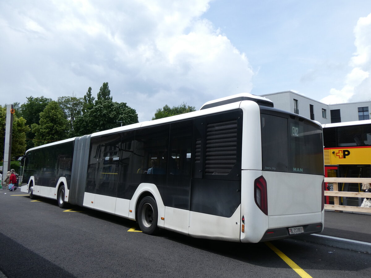 (276'235) - PostAuto Nordschweiz - BL 213'883/PID 12'418 - MAN (ex RSVG Troisdorf/D Nr. 2808) am 3. Juni 2025 beim Bahnhof Aesch