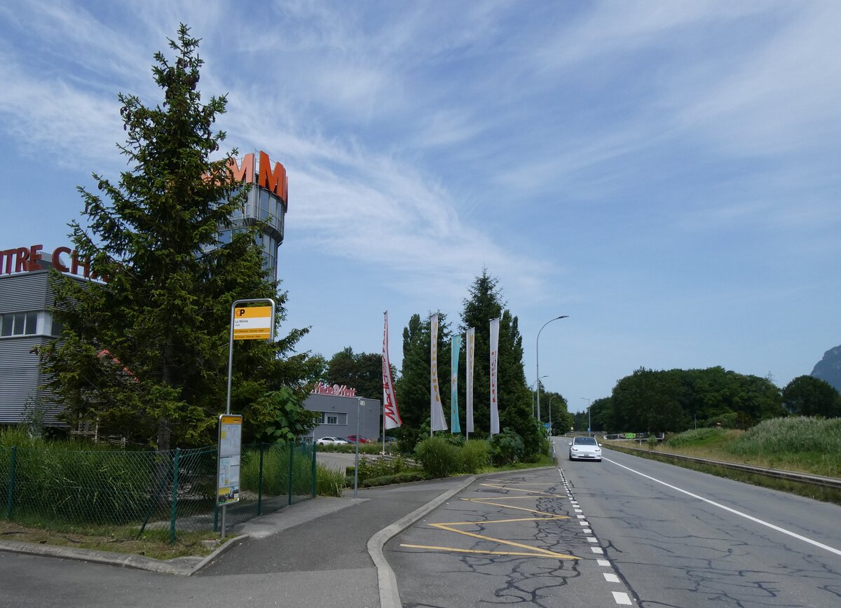 (276'697) - PostAuto-Haltestelle am 14. Juni 2025 in Aigle, La M�l�e