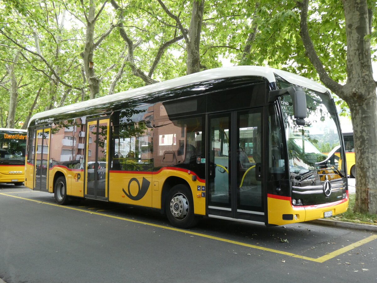 (276'722) - PostAuto Wallis - VS 581'434/PID 12'162 - eMercedes am 14. Juni 2025 in Brig, Garage