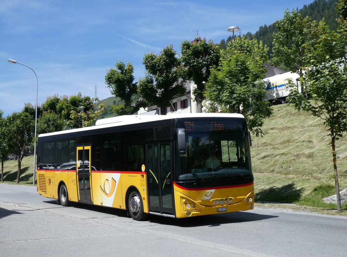 (276'899) - PostAuto Graub�nden - GR 179'715/PID 11'284 - Iveco am 18. Juni 2025 in Scuol, Hotel Altana