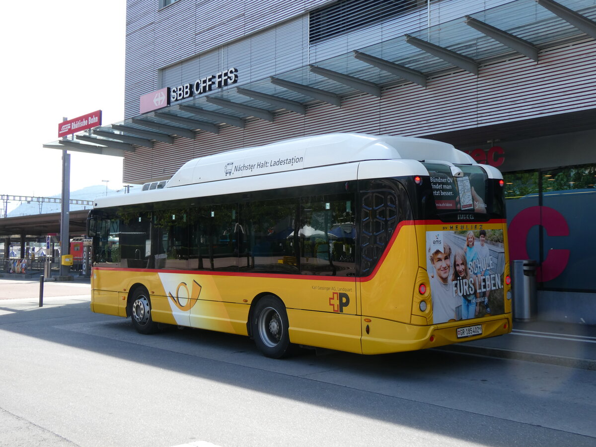 (276'920) - Gessinger, Bad Ragaz - GR 185'402/PID 11'899 - eHeuliez-Iveco am 18. Juni 2025 beim Bahnhof Landquart
