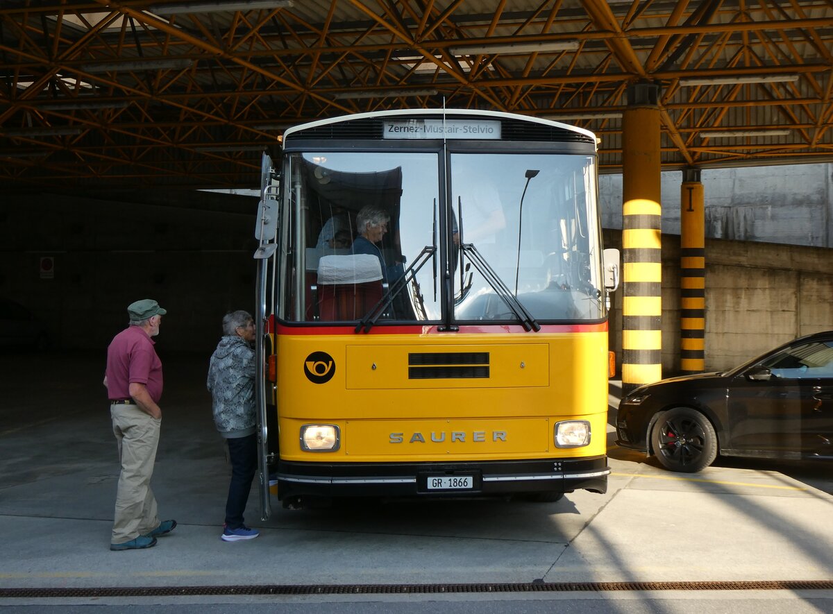 (276'986) - Gaudenz, Andeer - GR 1866 - Saurer/R&J (ex Mark, Andeer PID 2824; ex PostAuto Graub�nden; ex P 24'350) am 19. Juni 2025 in Thusis, Postautostation