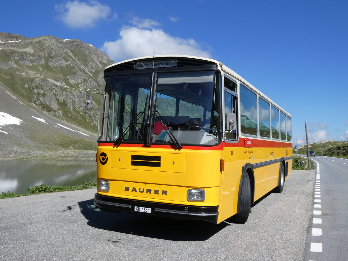 (277'000) - Gaudenz, Andeer - GR 1866 - Saurer/R&J (ex Mark, Andeer PID 2824; ex PostAuto Graub�nden; ex P 24'350) am 19. Juni 2025 auf dem Fl�elapass
