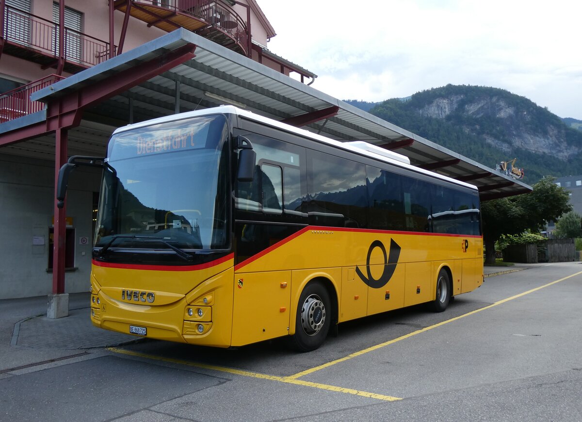 (277'366) - Fl�ck, Brienz - Nr. 25/BE 868'725/PID 11'594 - Iveco am 1. Juli 2025 in Meiringen, Postautostation