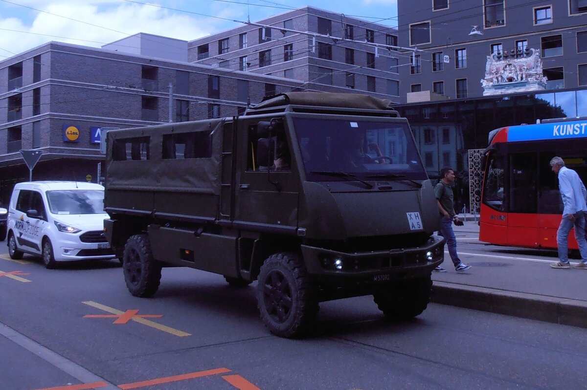 (277'918) - Schweizer Armee - M+57'092 - Bucher-Mowag am 17. Juli 2025 beim Bahnhof Bern Europaplatz