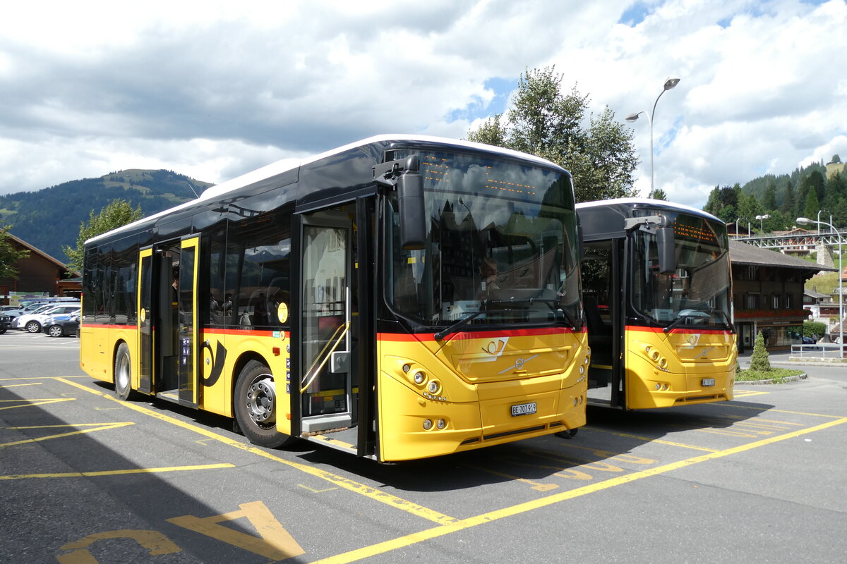 (278'563) - PostAuto Bern - BE 707'919/PID 11'458 - Volvo (ex K�bli, Gstaad) am 5. August 2025 beim Bahnhof Gstaad